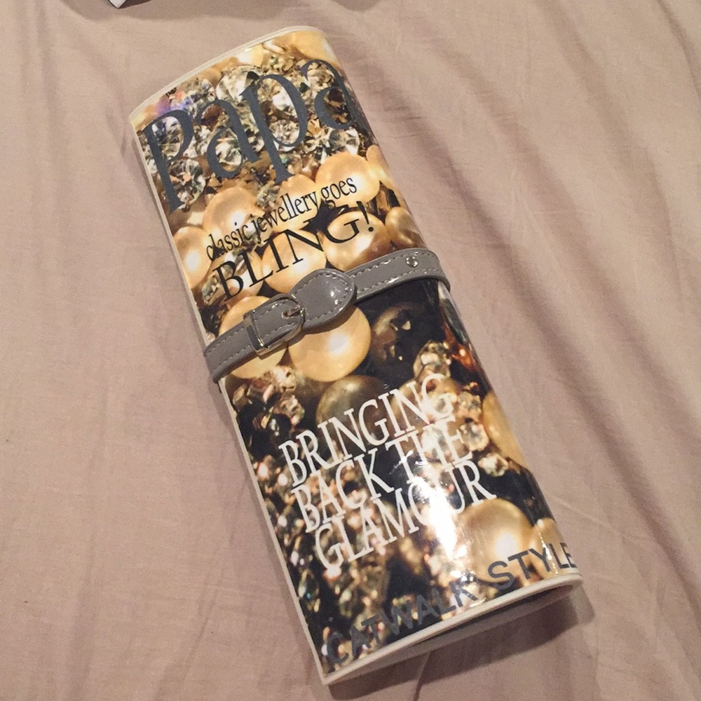 Magazine Clutch